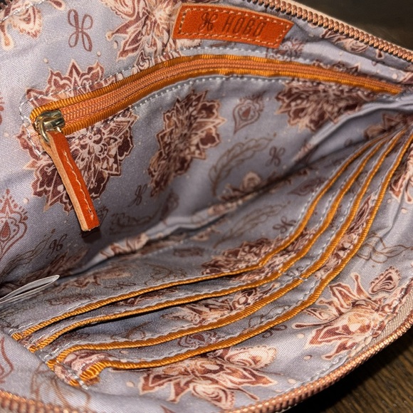 HOBO PURSE Elegant Brown Tan Leather Clutch - Picture 4 of 9